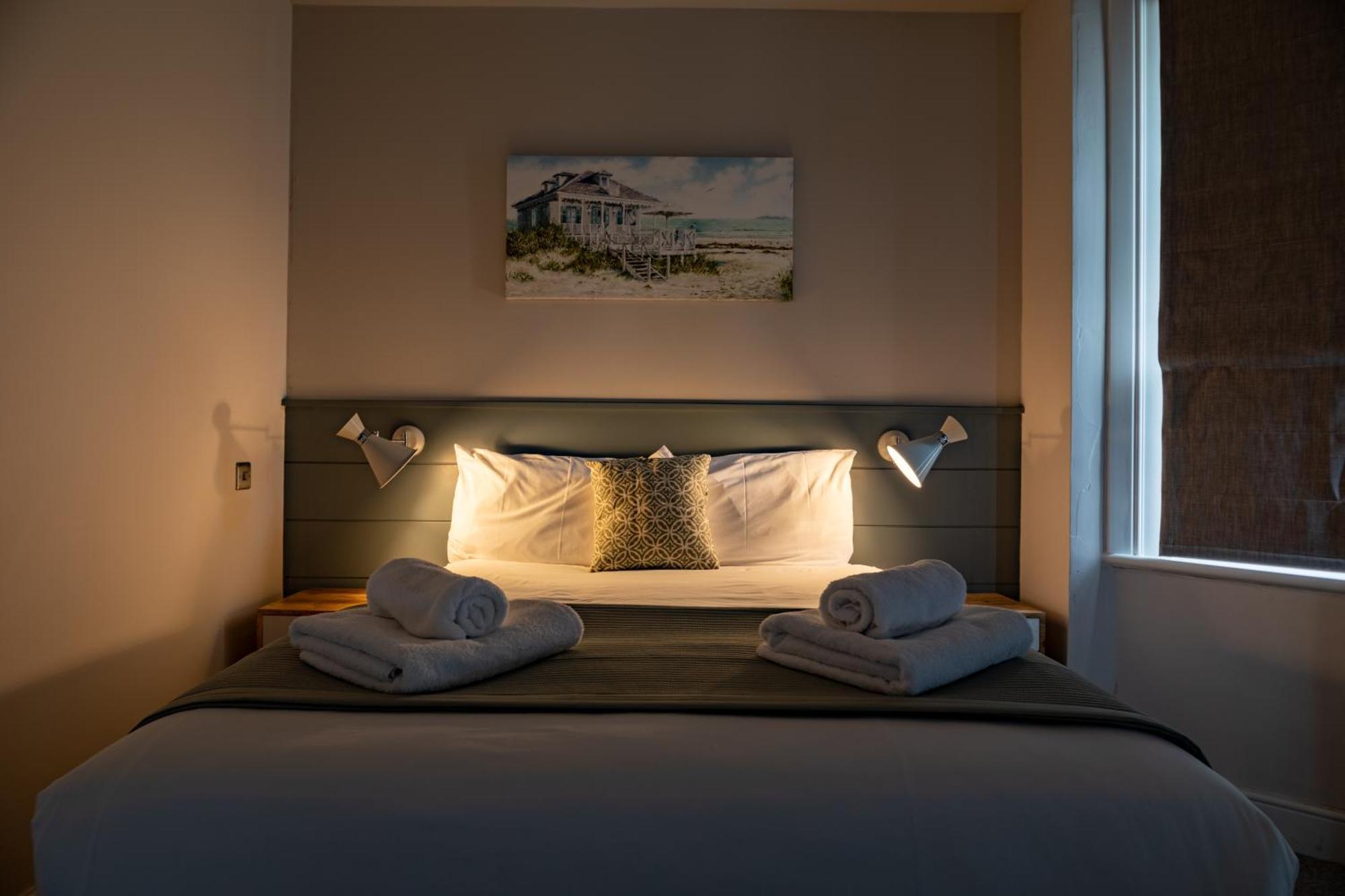 פבנסי The Bay Hotel מראה חיצוני תמונה