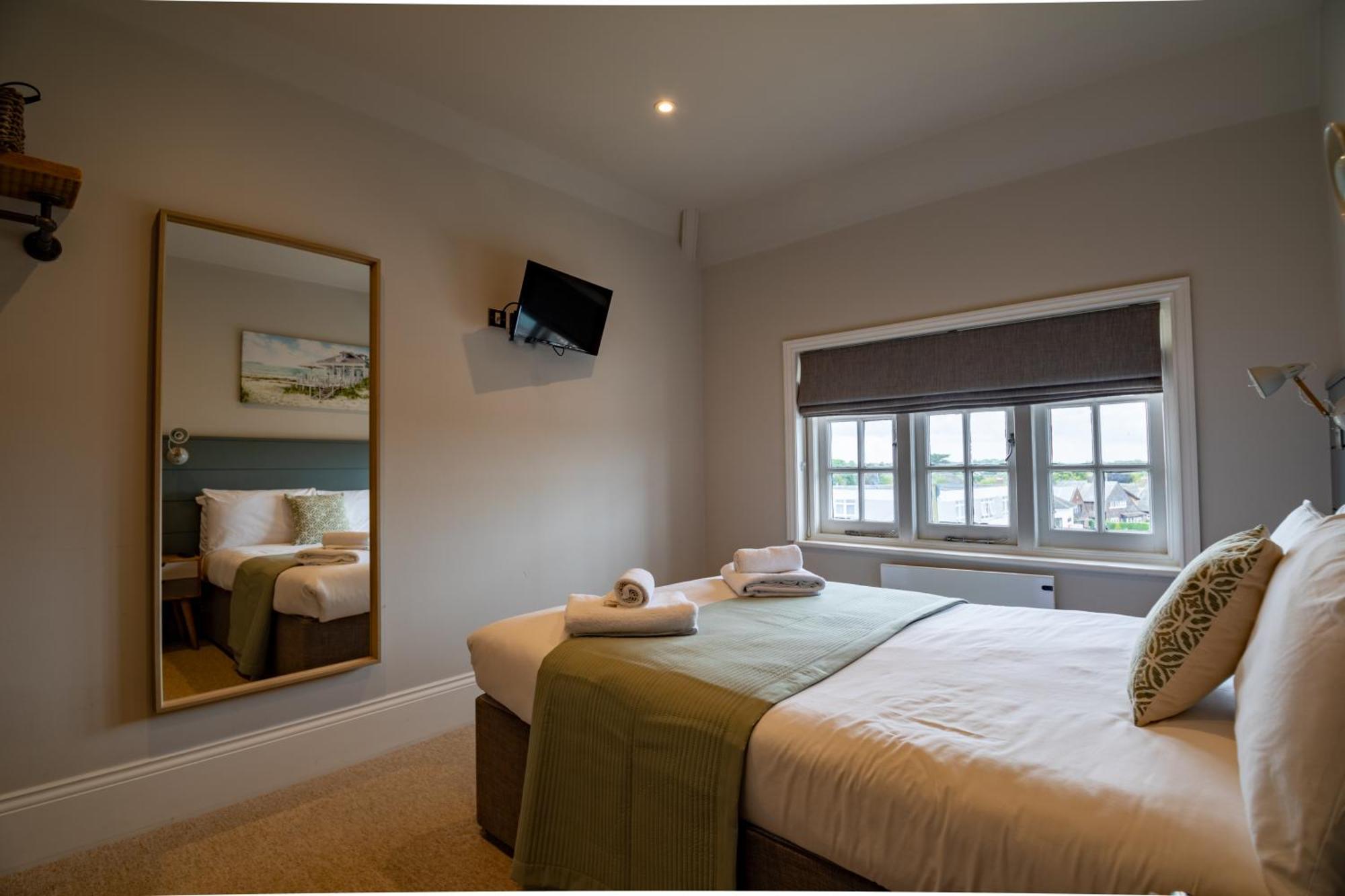 פבנסי The Bay Hotel מראה חיצוני תמונה